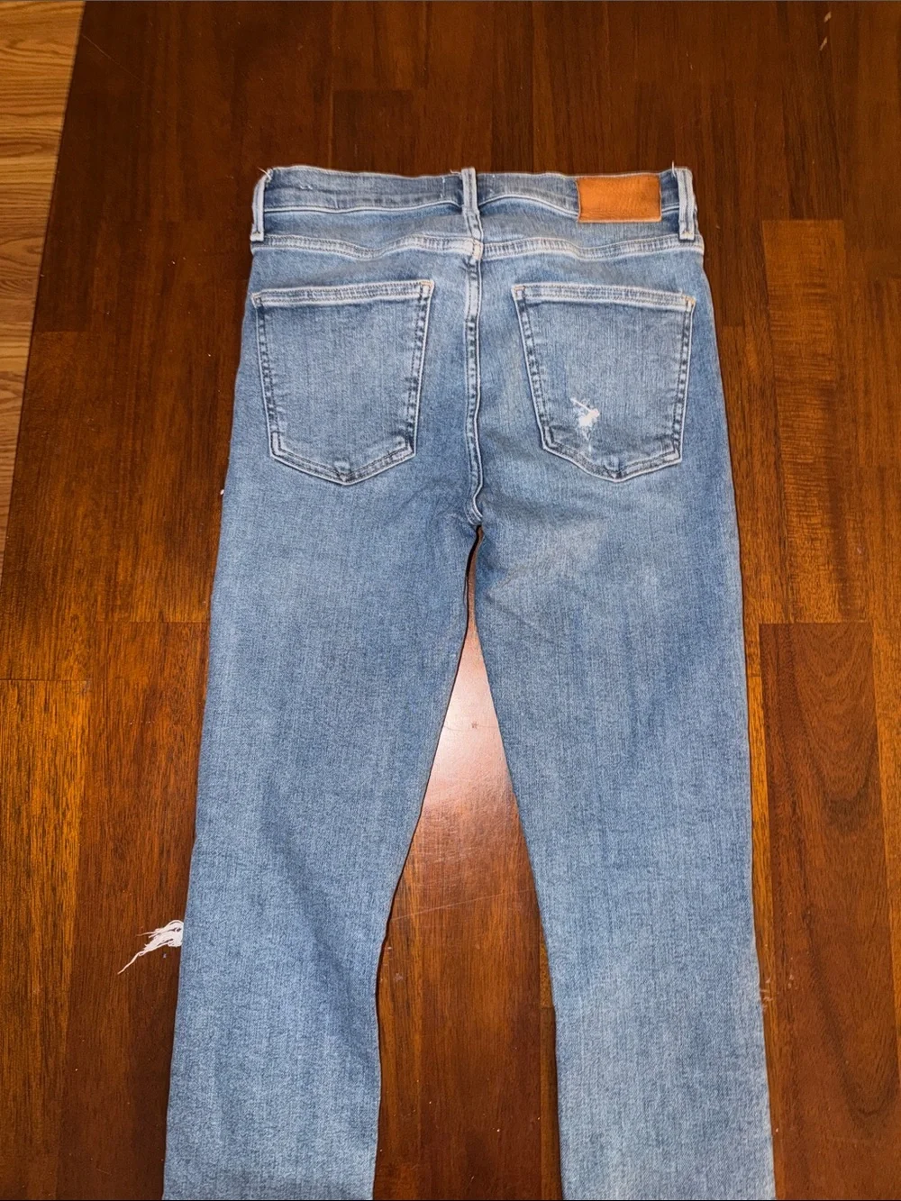 Citizens of Humanity Rocket Ankle Medium Blue Wash Distressed jeans. Size 27.